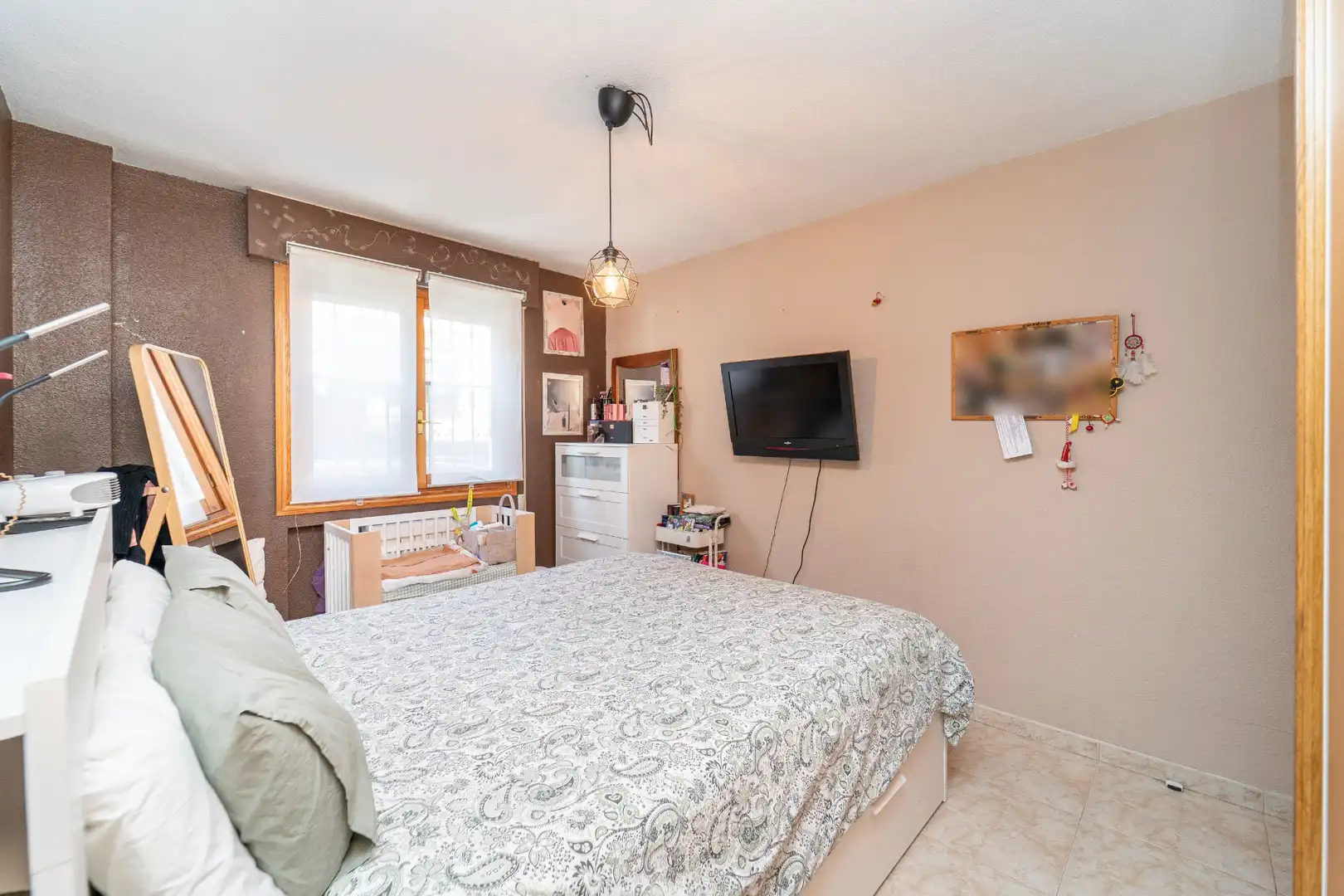 Habitación de Planta baja en venta en Sevilla la Nueva con Calefacción, Terraza y Amueblado