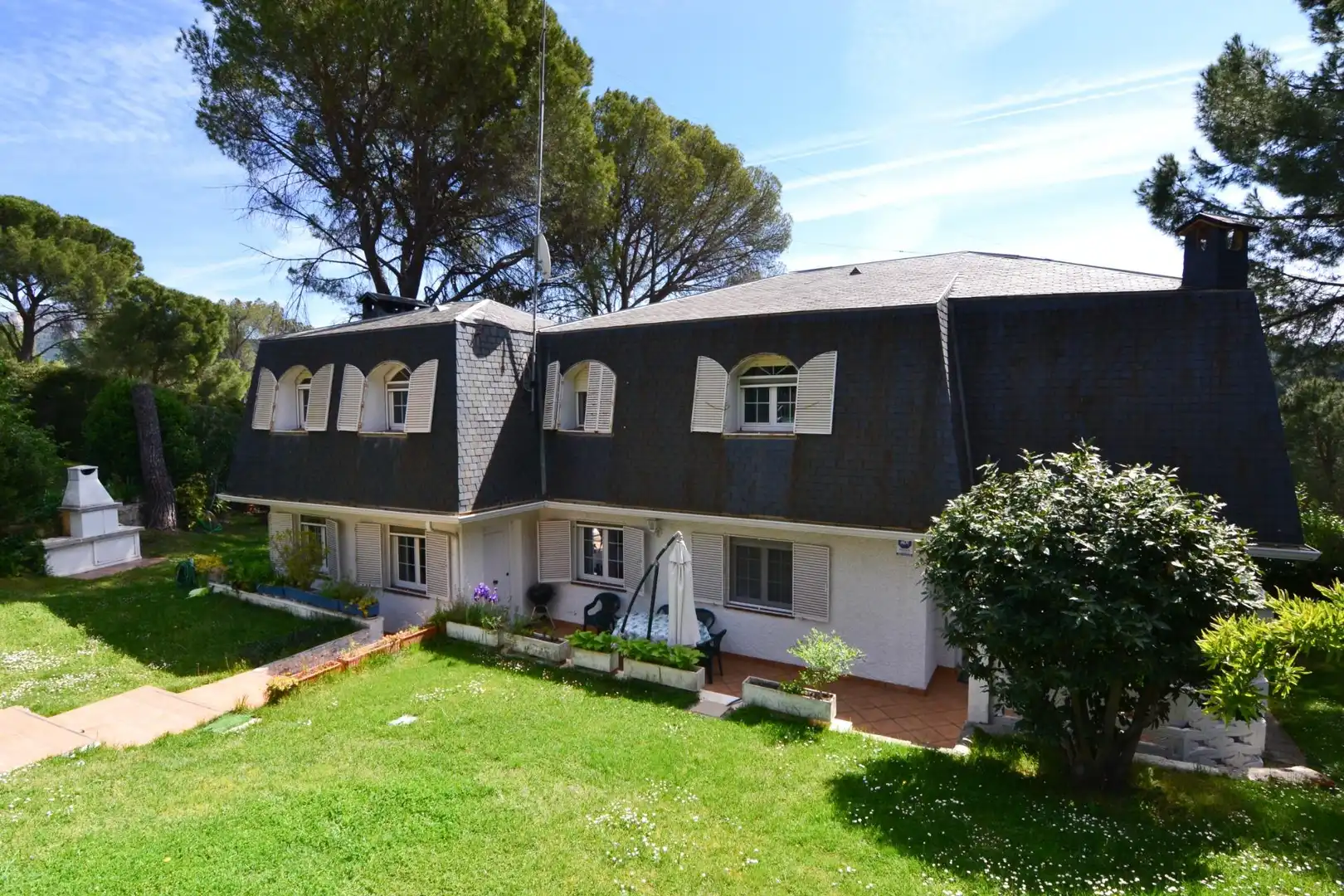 Vista exterior de Casa o xalet en venda en San Martín de Valdeiglesias amb Jardí privat, Terrassa i Traster