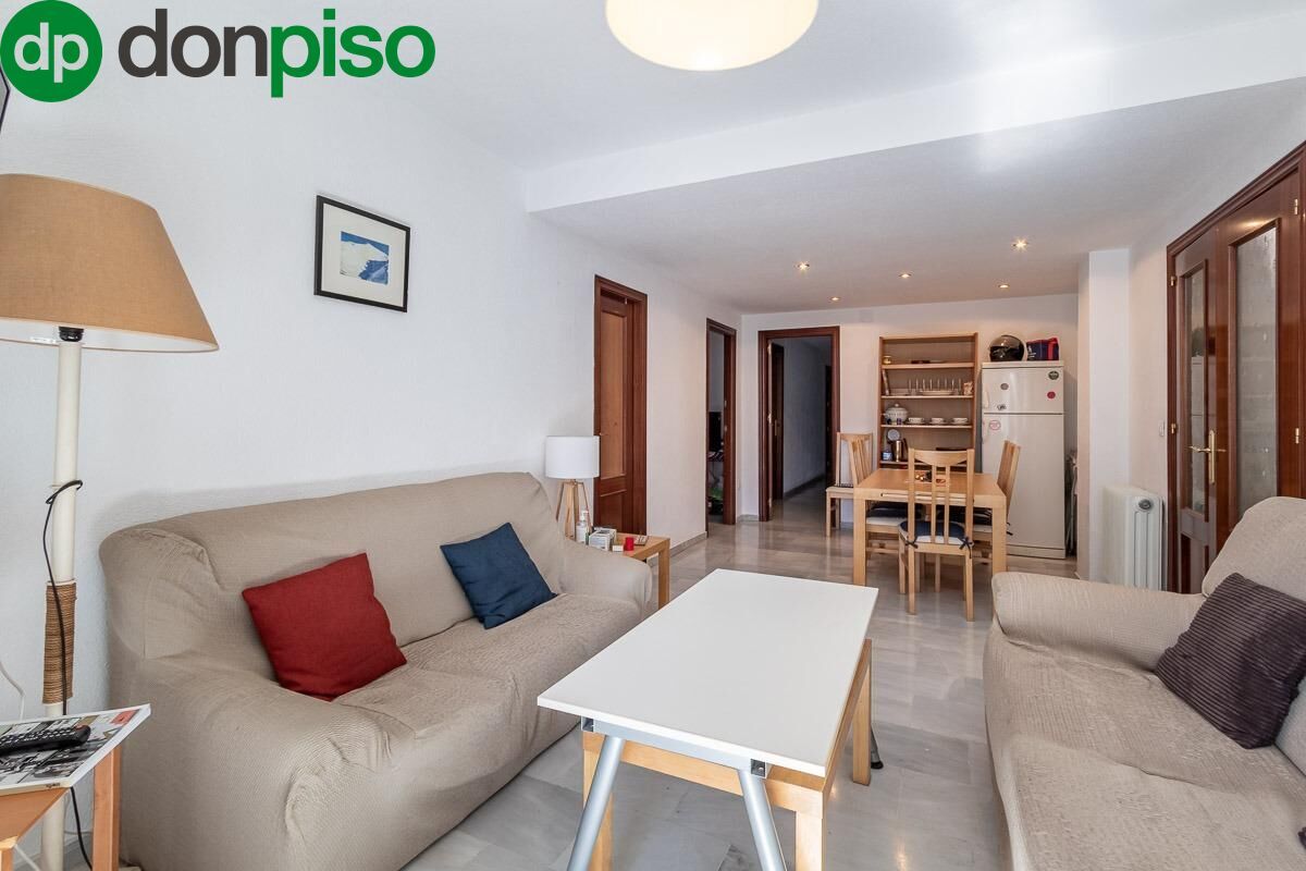 Living room of Flat for sale in  Granada Capital  with Heating and Storage room