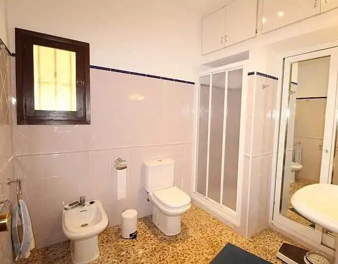 Badezimmer von Haus oder Chalet zur Miete in Dénia mit Klimaanlage, Heizung und Privatgarten