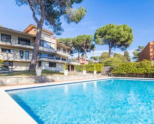 Piscina de Casa o xalet en venda en Sant Cugat del Vallès amb Calefacció, Jardí privat i Terrassa