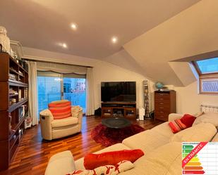 Living room of Attic for sale in Pontevedra Capital   with Parquet flooring, Terrace and Storage room