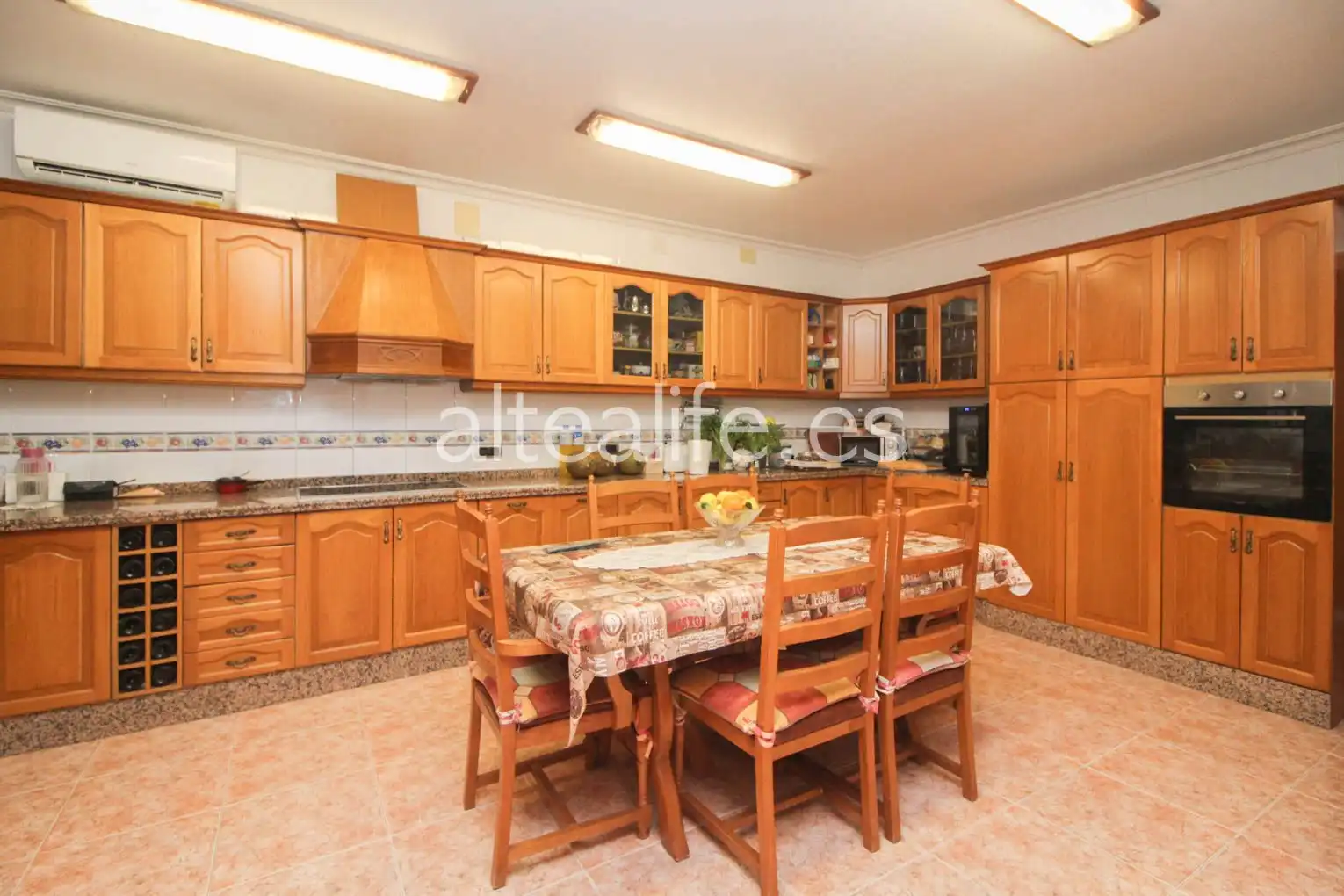 Cocina de Casa o chalet en venta en L'Alfàs del Pi con Aire acondicionado, Calefacción y Jardín privado