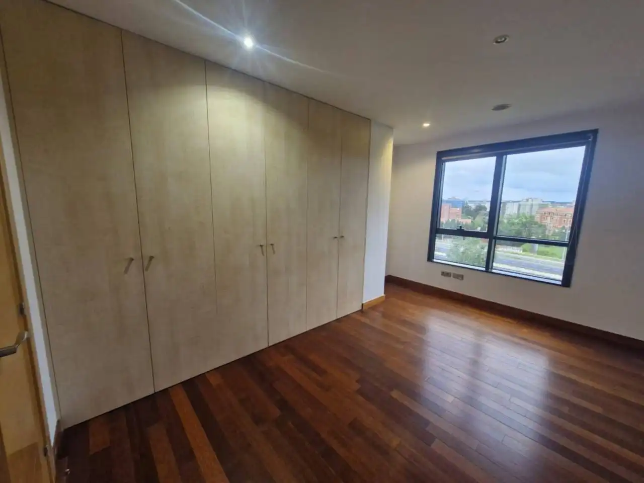 Habitación de Piso de alquiler en  Logroño con Aire acondicionado, Calefacción y Parquet