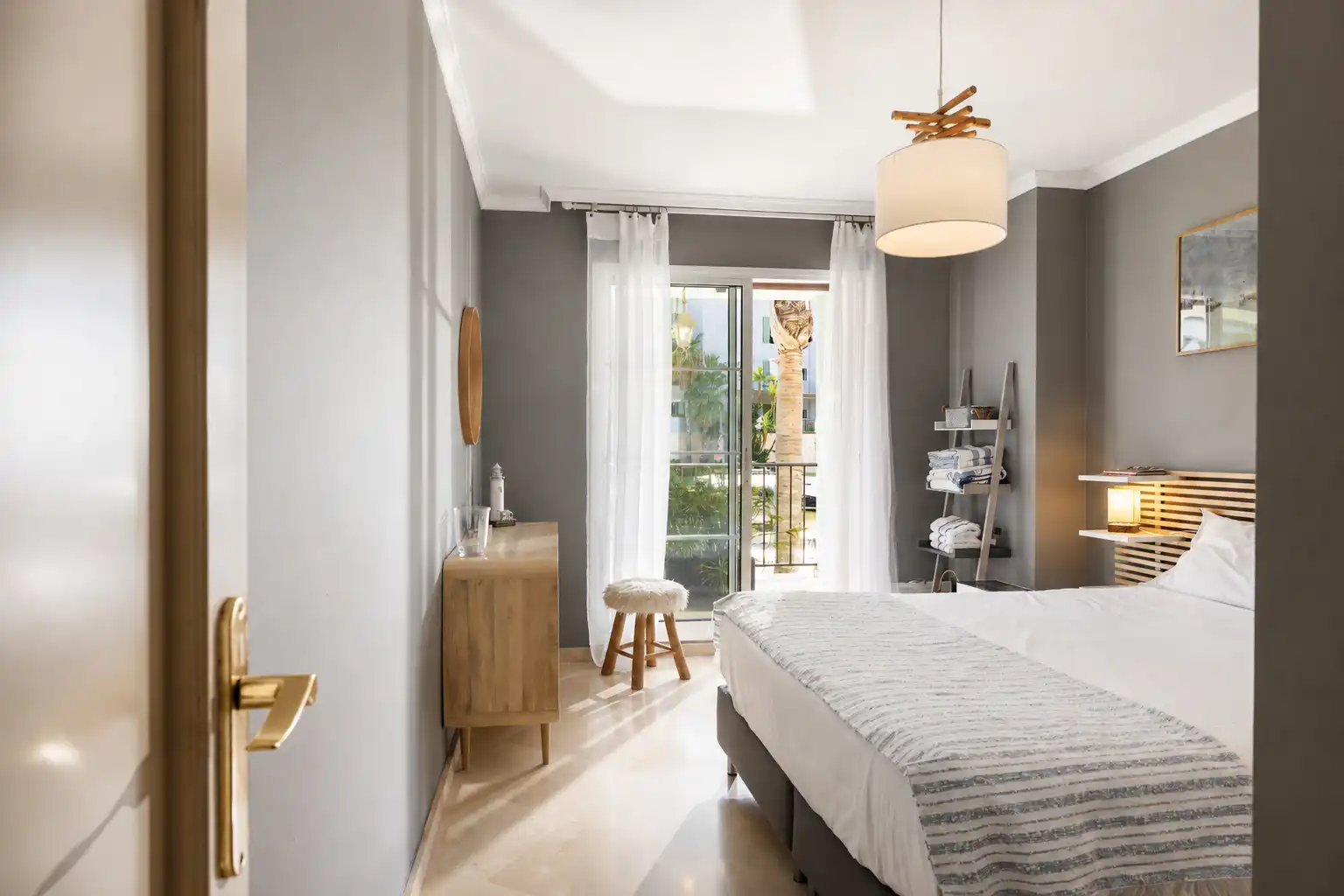 Dormitori de Dúplex en venda en Sotogrande amb Aire condicionat, Terrassa i Traster