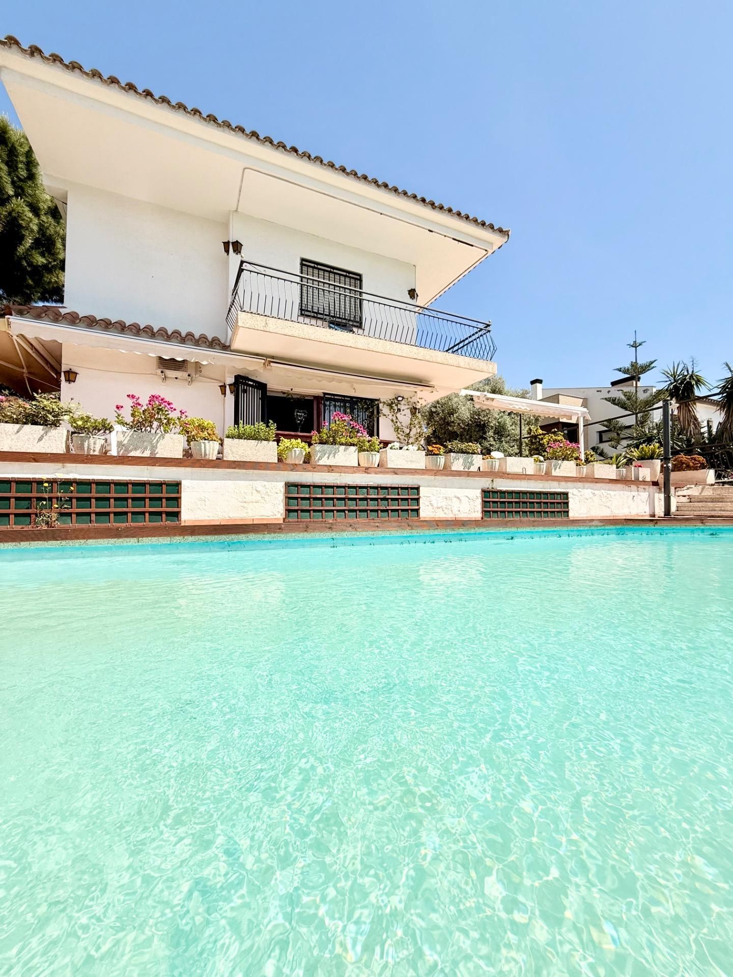 Piscina de Casa o xalet en venda en Calafell amb Aire condicionat, Calefacció i Jardí privat
