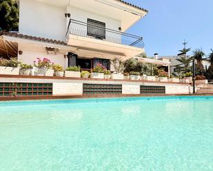Piscina de Casa o xalet en venda en Calafell amb Aire condicionat, Calefacció i Jardí privat