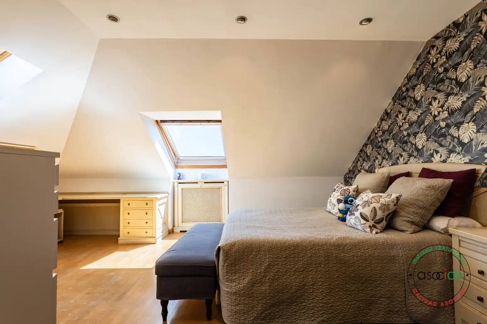 Habitación de Piso en venta en Gijón  con Calefacción, Parquet y Trastero