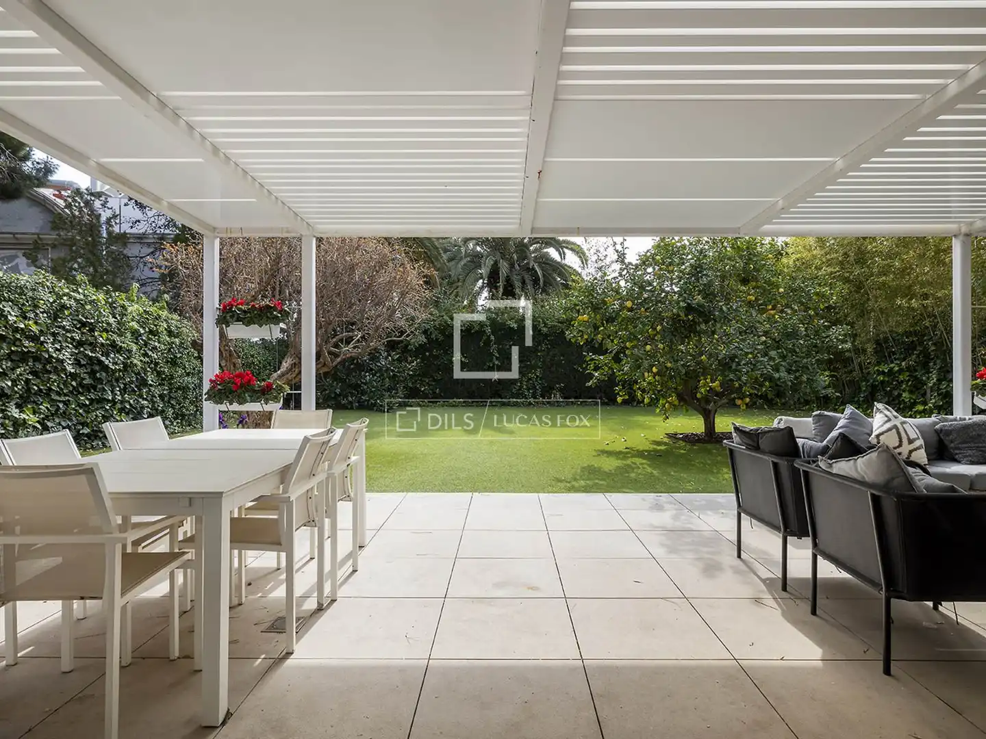 Terrassa de Casa o xalet en venda en Barcelona amb Aire condicionat, Calefacció i Jardí privat