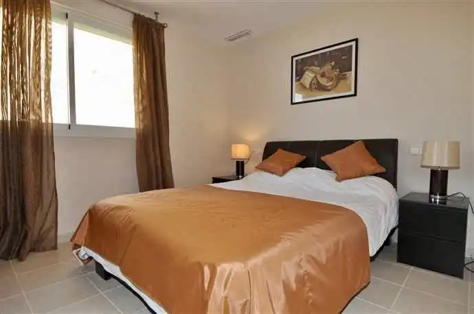 Dormitori de Apartament en venda en Calpe / Calp amb Aire condicionat, Calefacció i Jardí privat