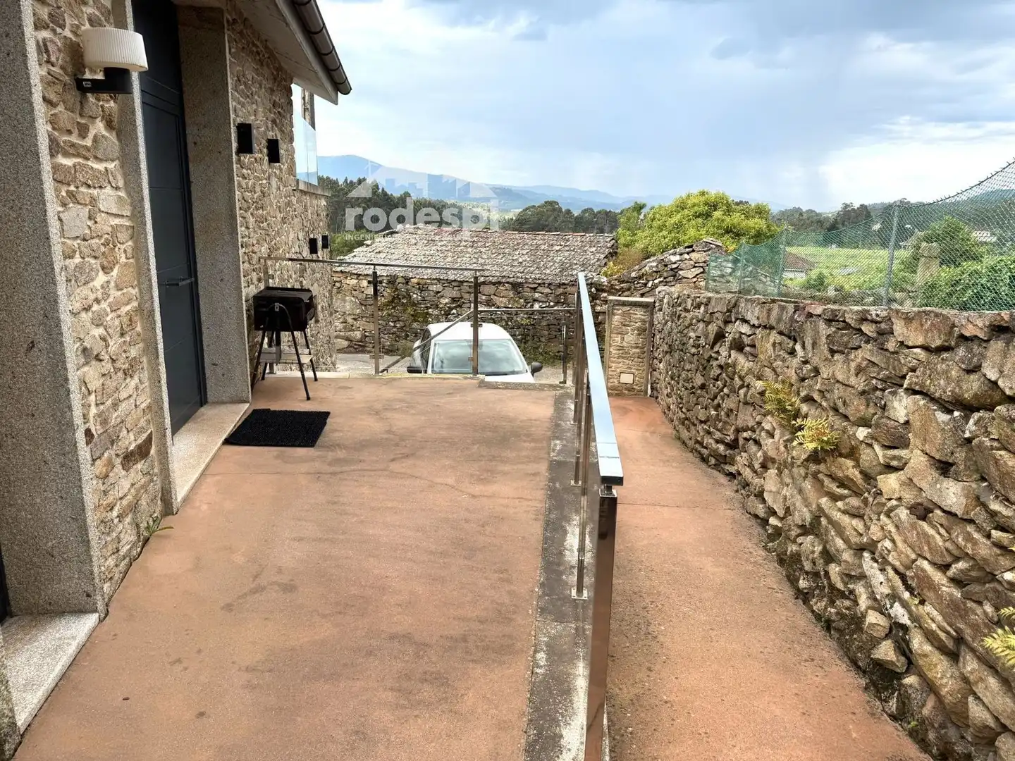 Vista exterior de Casa o xalet en venda en Arbo amb Terrassa, Traster i Piscina