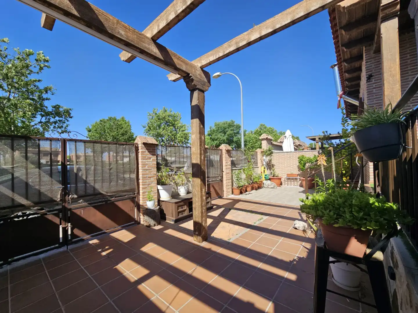 Terrassa de Casa o xalet en venda en Cedillo del Condado amb Aire condicionat, Calefacció i Jardí privat