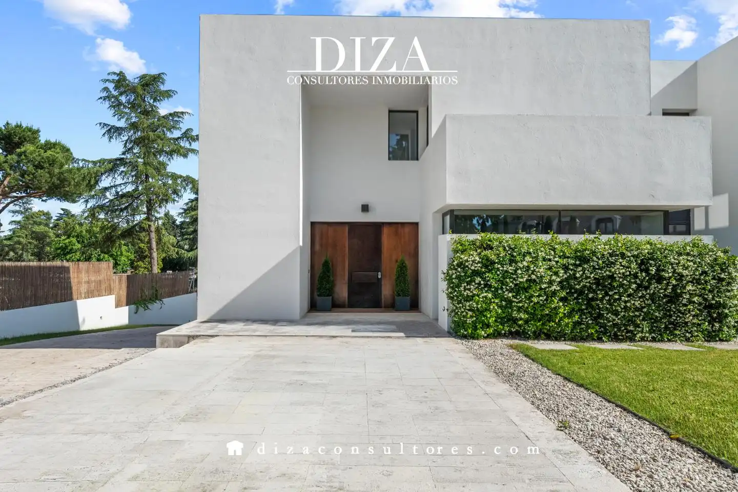 Vista exterior de Casa o chalet en venta en Madrid