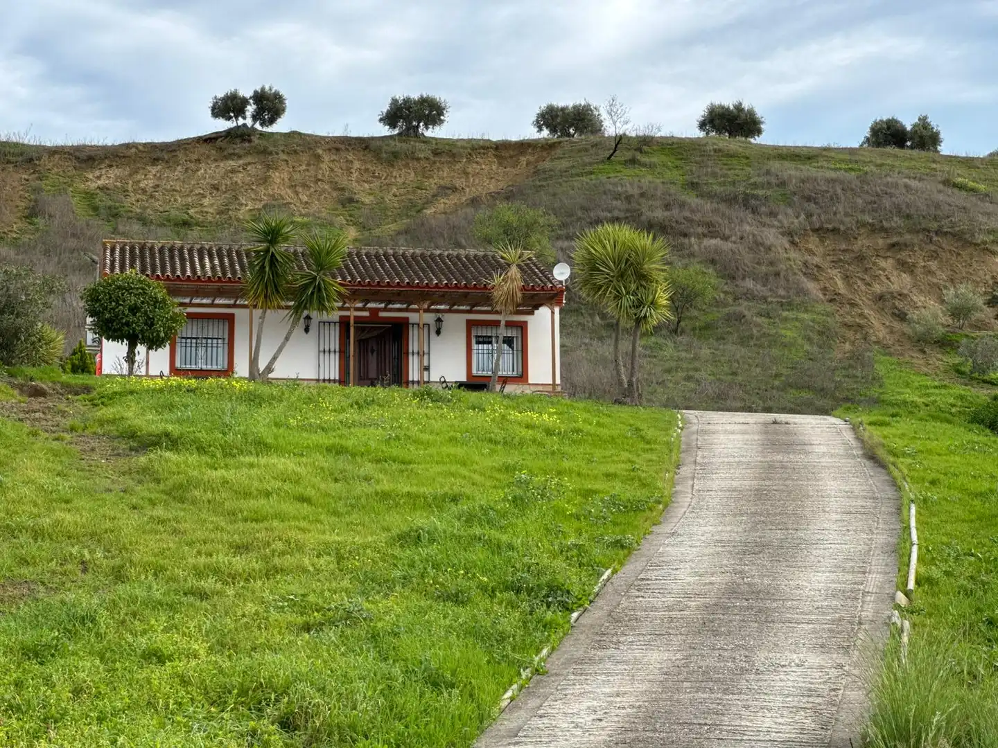 Außenansicht von Haus oder Chalet zum Verkauf in Coín mit Klimaanlage, Privatgarten und Terrasse