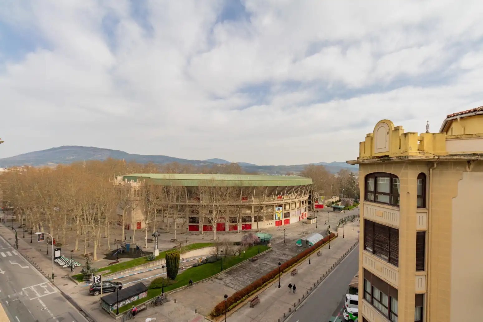 Exterior view of Office for rent in  Pamplona / Iruña