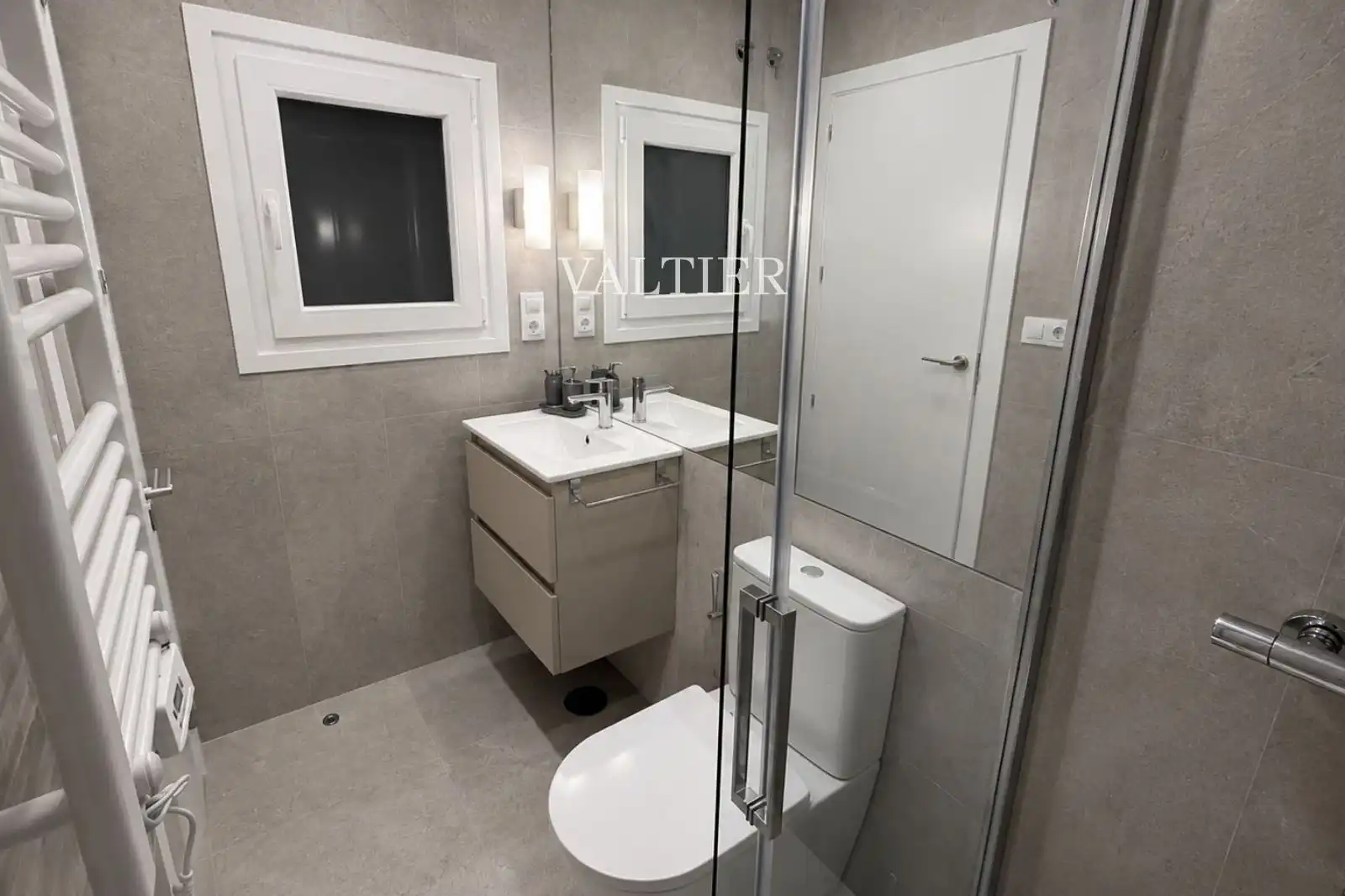 Bathroom of Flat for rent in Madrid  with Air Conditioner, Heating and Furnished