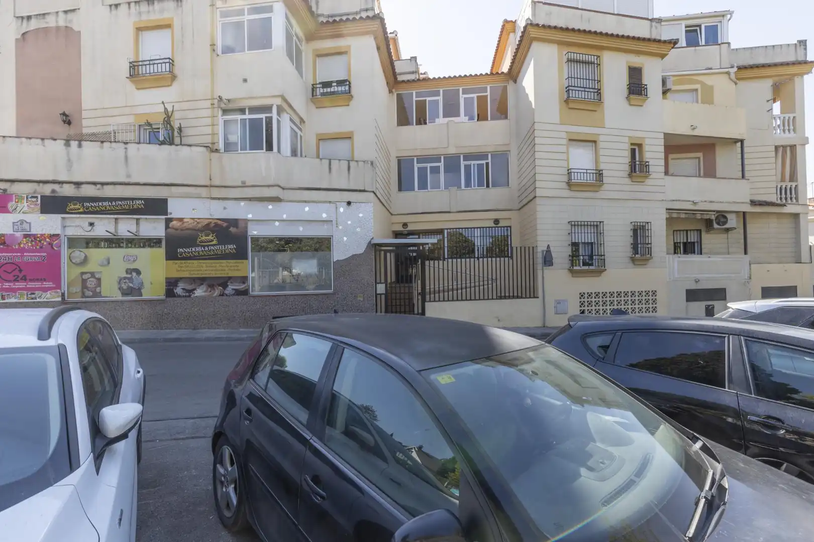 Vista exterior de Pis en venda en Gójar amb Aire condicionat, Balcó i Piscina comunitària