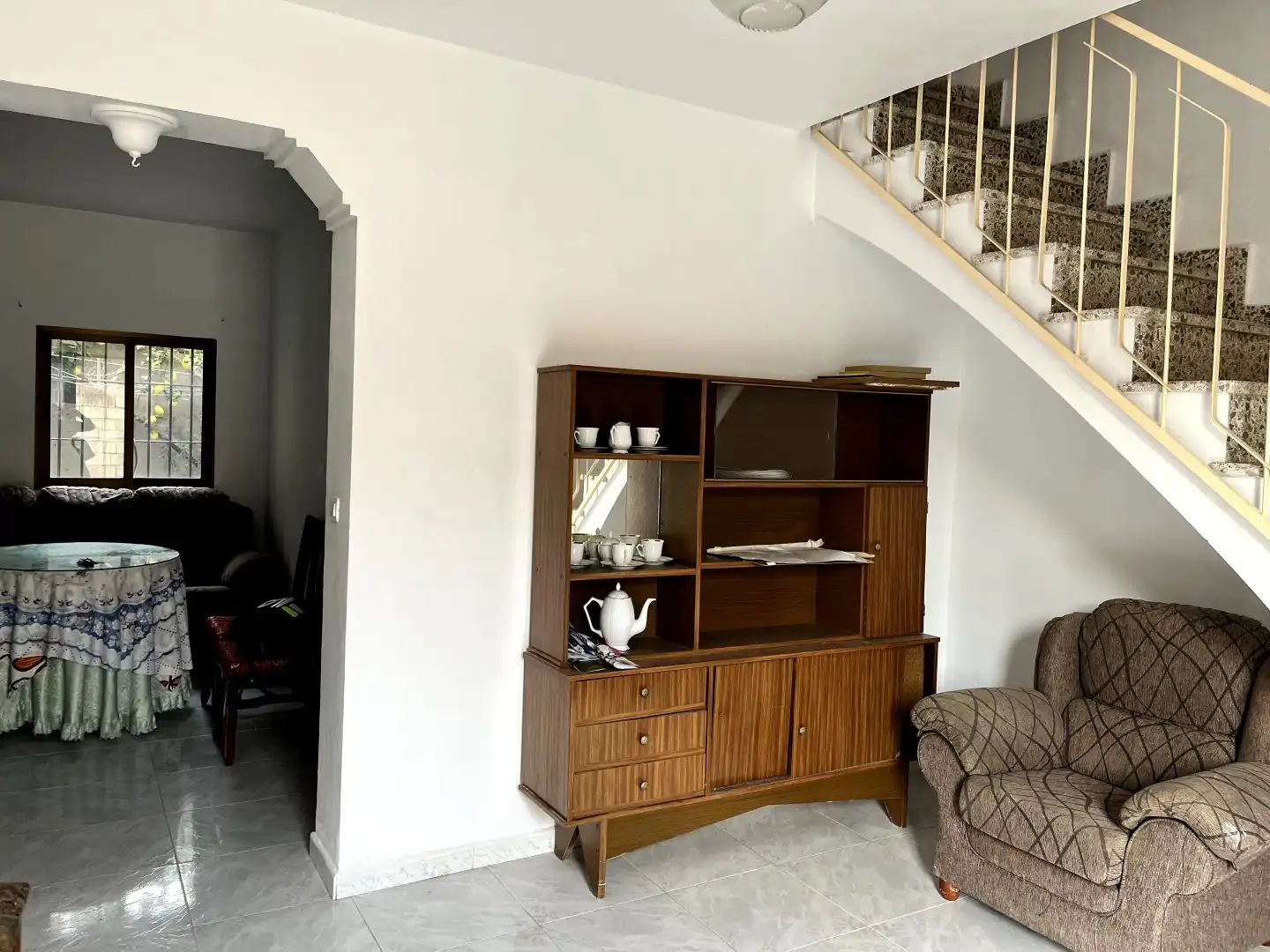 Sala d'estar de Casa o xalet en venda en Vélez de Benaudalla amb Jardí privat i Moblat
