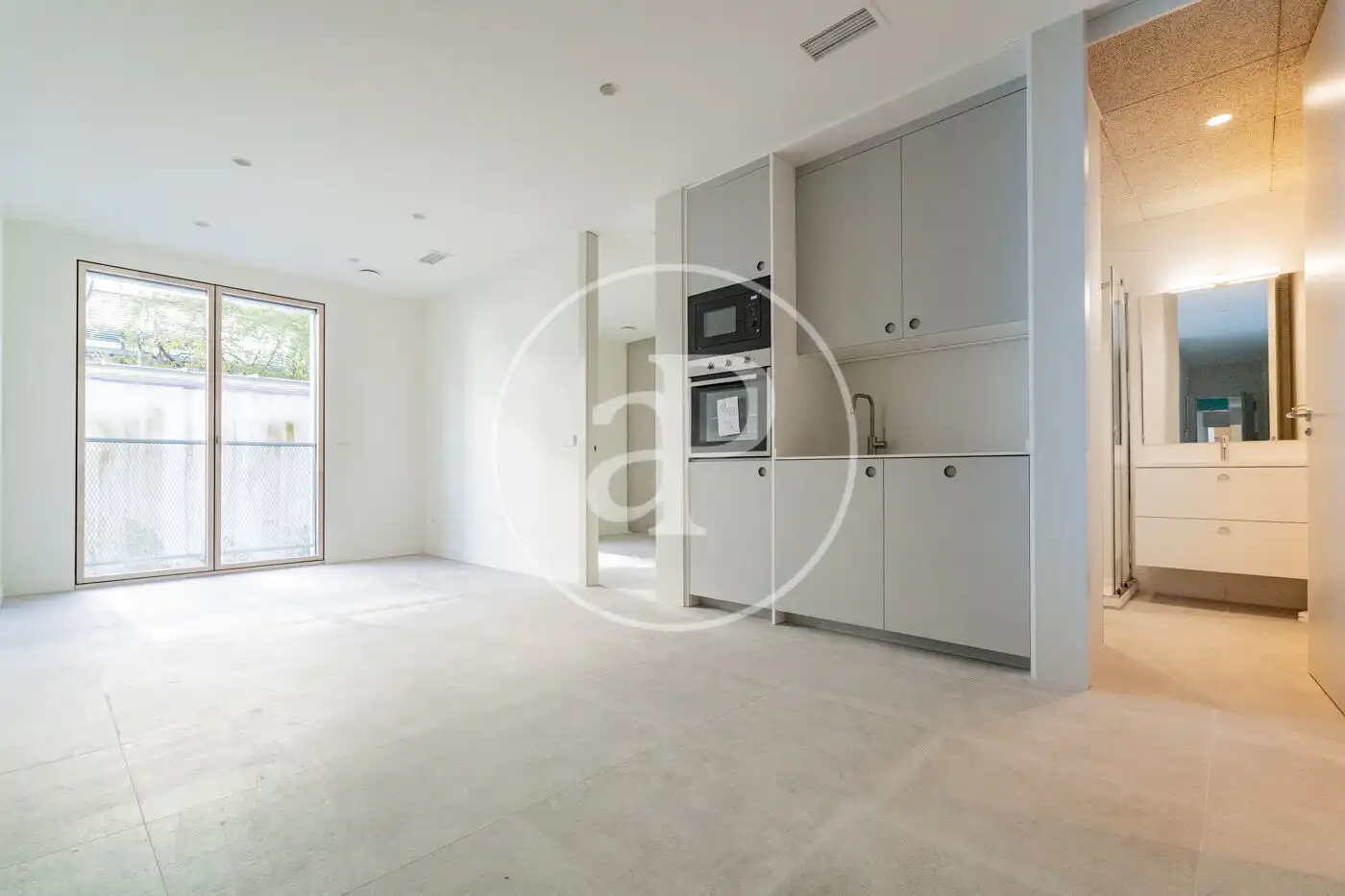 Vista exterior de Piso de alquiler en Madrid con Aire acondicionado, Calefacción y Jardín privado
