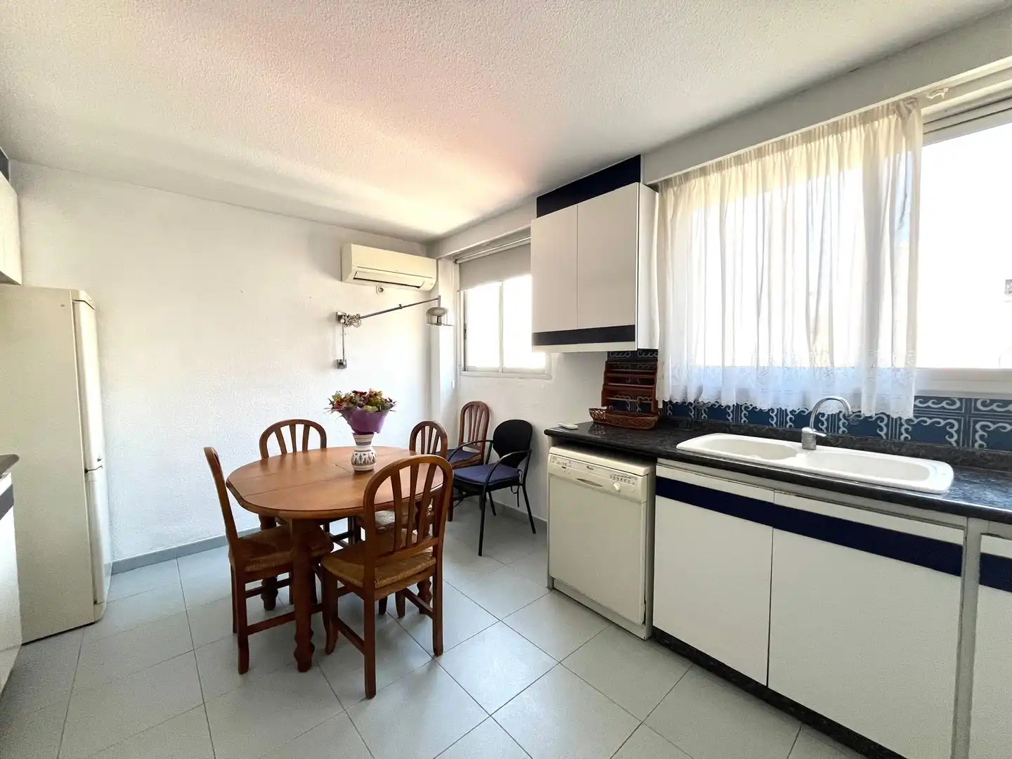 Cocina de Piso de alquiler en Valencia con Aire acondicionado, Amueblado y Balcón