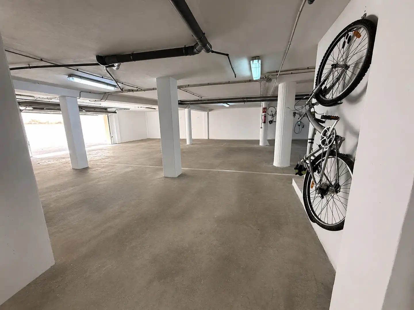 Parkplatz von Wohnungen zum Verkauf in Santa Eulària des Riu mit Klimaanlage, Heizung und Terrasse