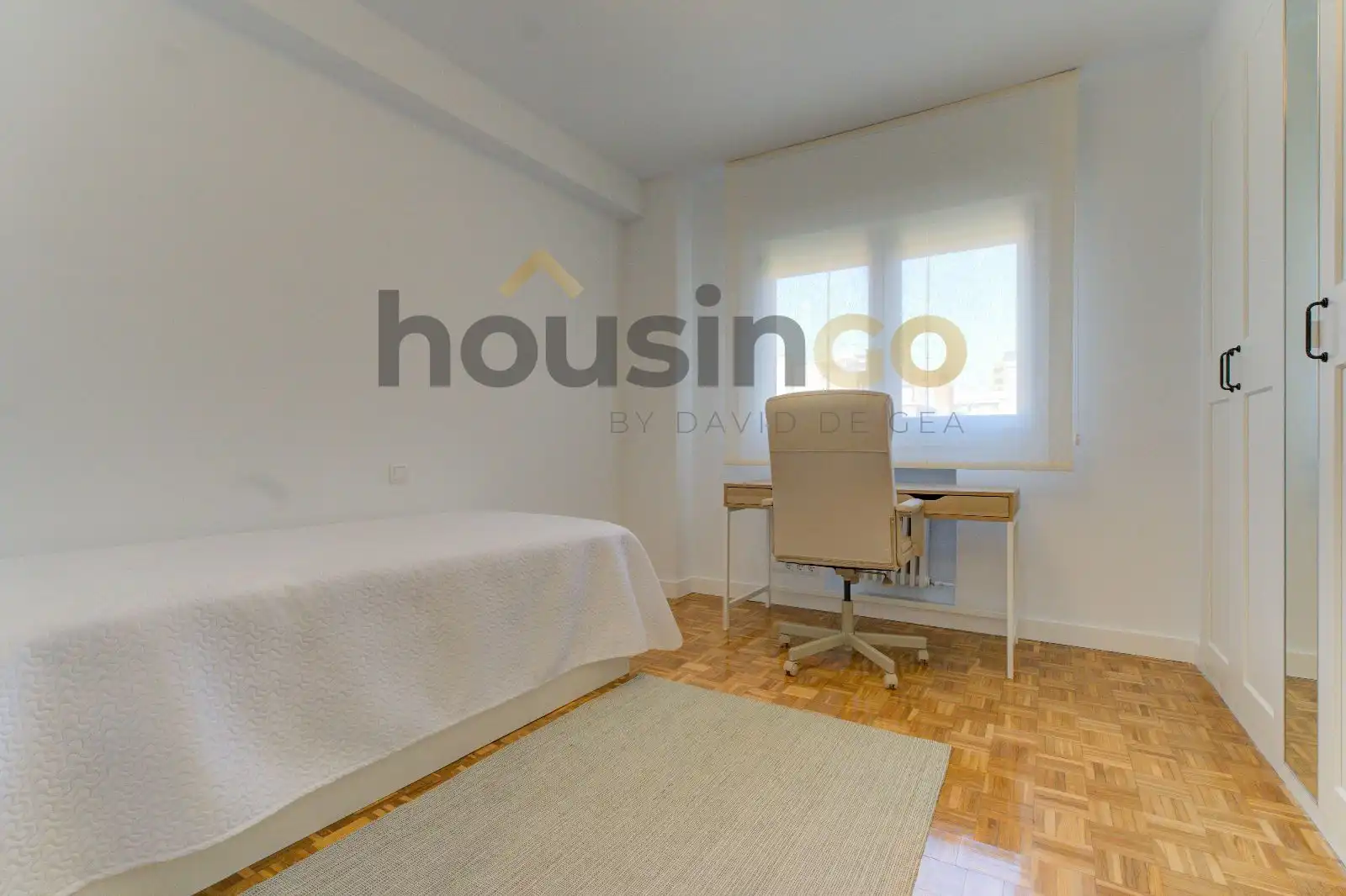 Bedroom of Flat for rent in Madrid  with Air Conditioner, Parquet flooring and Terrace