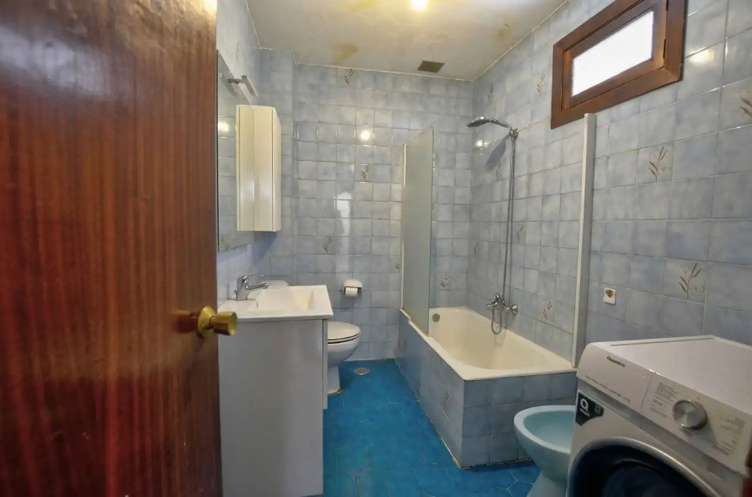Bany de Casa o xalet en venda en Lena amb Calefacció, Terrassa i Traster