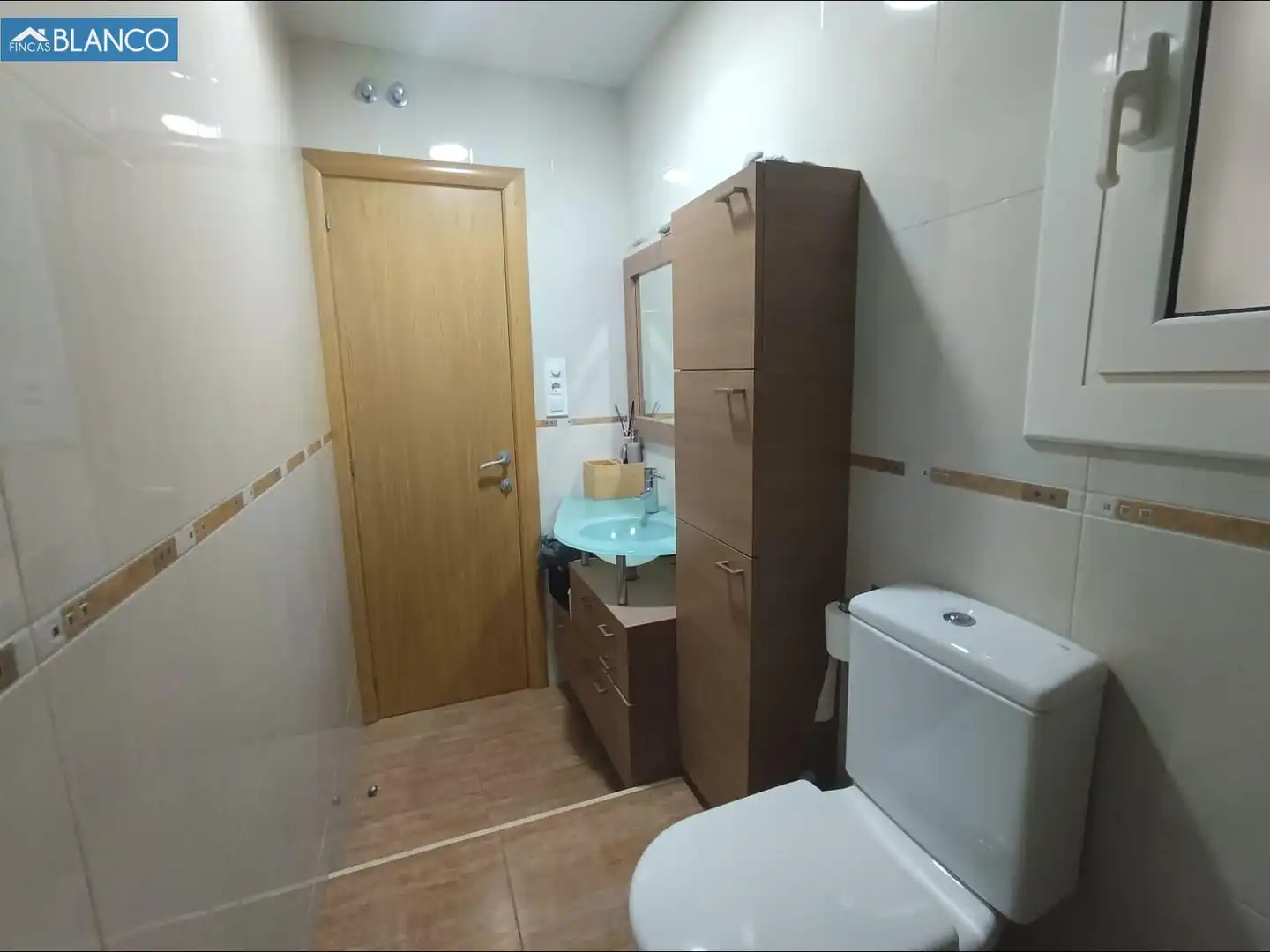 Baño de Piso en venta en L'Hospitalet de Llobregat con Aire acondicionado, Calefacción y Jardín privado