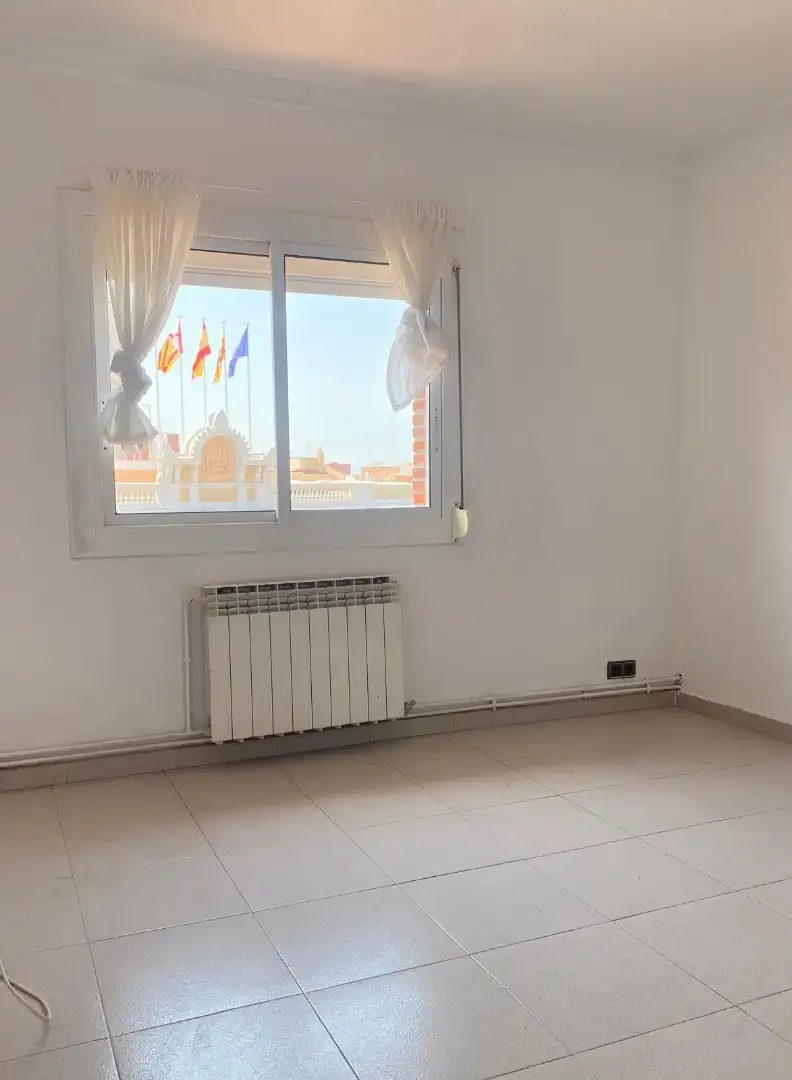 Schlafzimmer von Wohnung zum Verkauf in L'Hospitalet de Llobregat mit Heizung, Abstellraum und Ofen