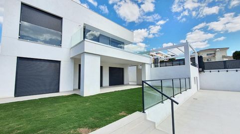 PRECIOSA VILLA EN VENTA EN MANILVAVILLA MORA