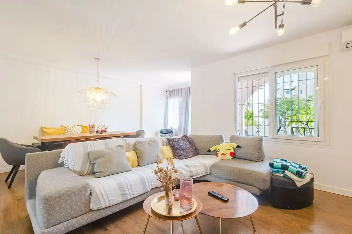 Casa a schiera con terrazza in vendita a Calle Debussy