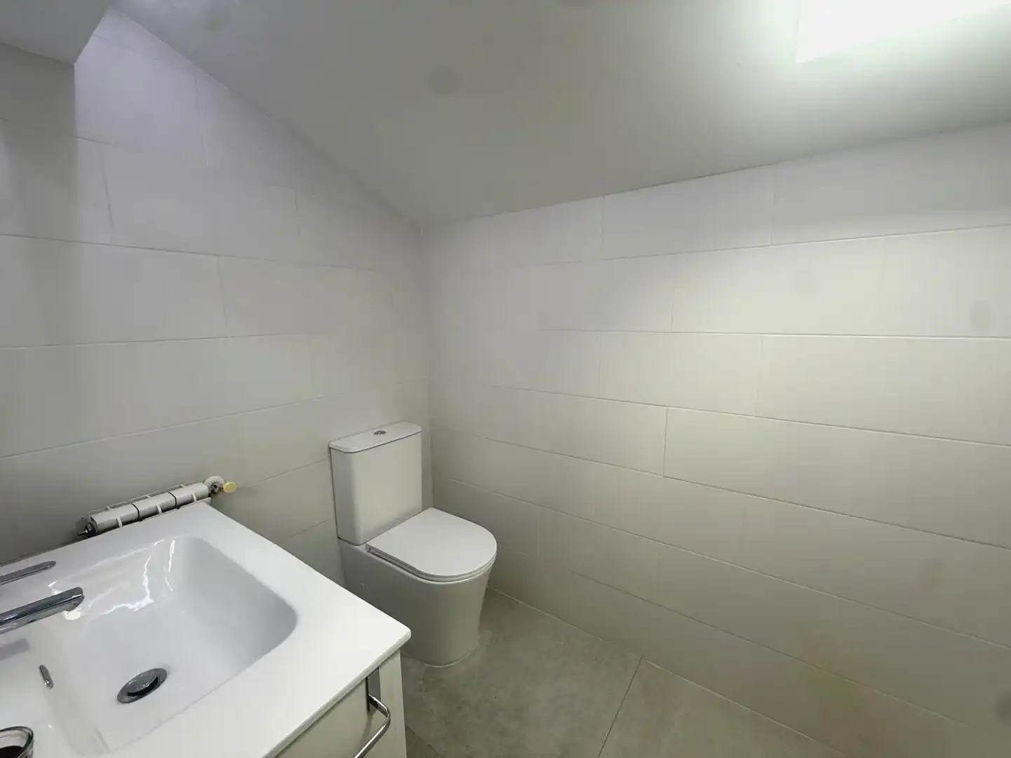 Baño de Casa adosada en venta en Avilés con Calefacción, Jardín privado y Terraza