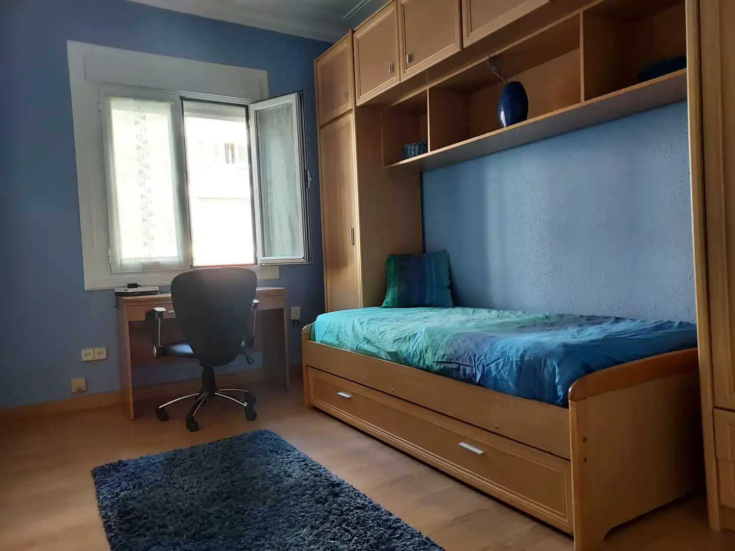 Dormitori de Pis de lloguer en  Pamplona / Iruña amb Calefacció, Parquet i Moblat