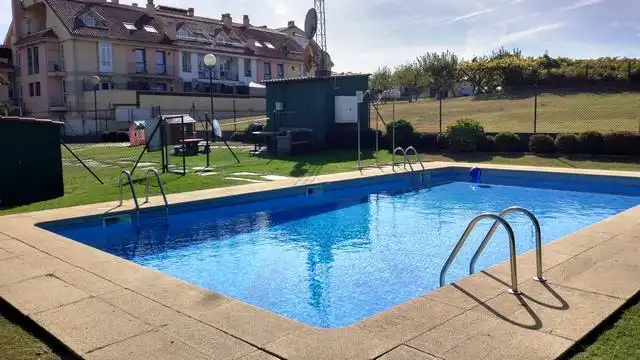 Piscina de Apartamento en venta en Teo con Calefacción, Jardín privado y Parquet