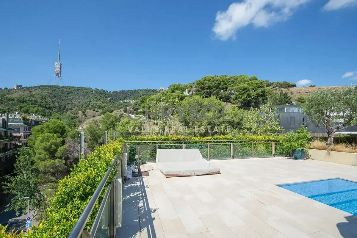 Vista exterior de Àtic en venda en Barcelona amb Aire condicionat, Parquet i Terrassa