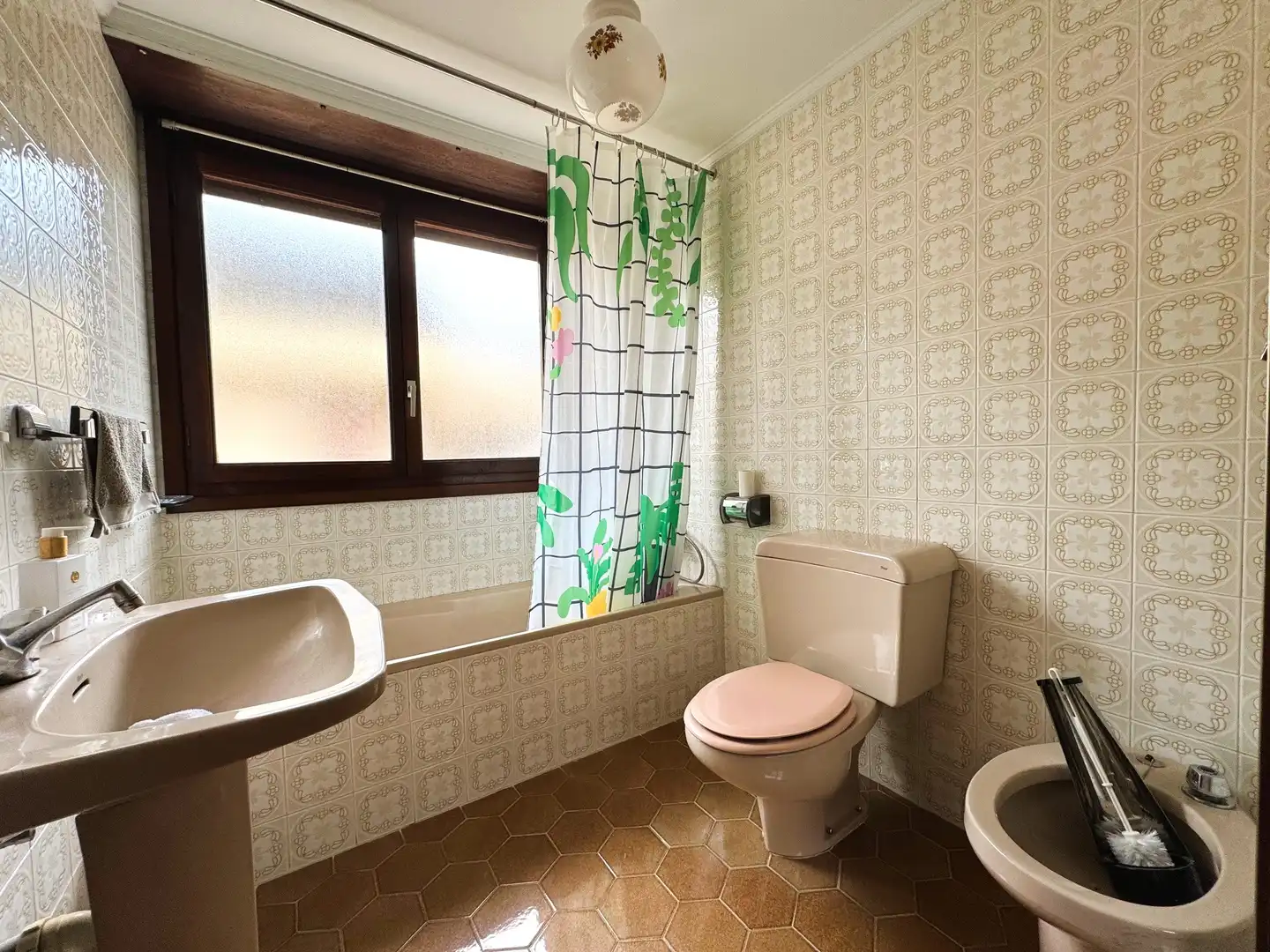 Badezimmer von Wohnung zum Verkauf in Artziniega mit Heizung, Privatgarten und Parkett