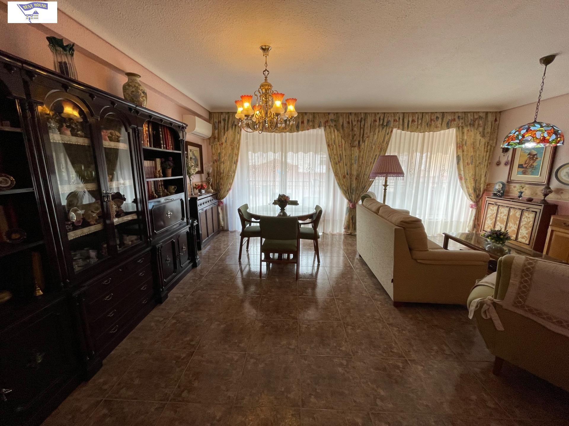 Sala d'estar de Pis en venda en  Albacete Capital amb Balcó