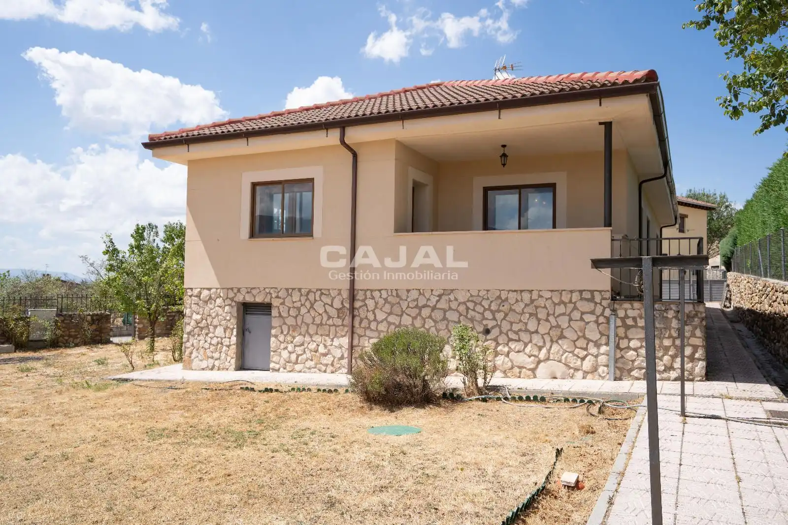 Exterior view of Houses for sale in Cerezo de Arriba  with Heating