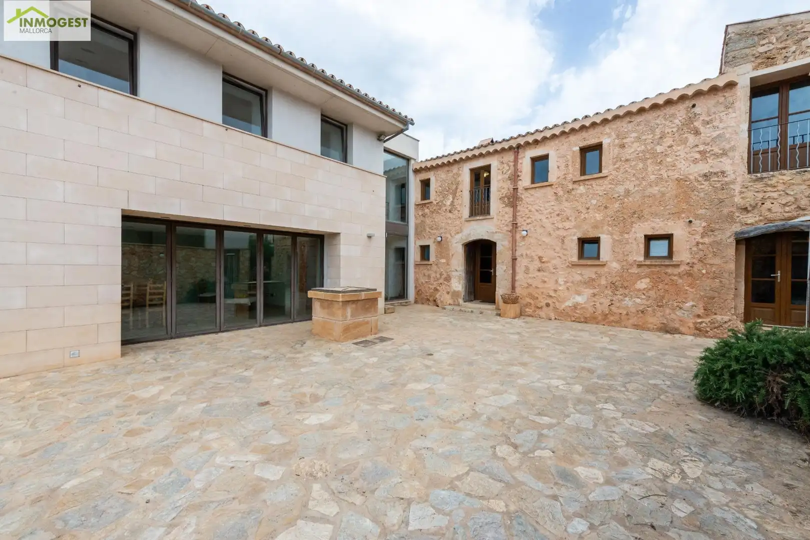 Vista exterior de Casa o xalet en venda en Marratxí amb Aire condicionat, Jardí privat i Terrassa
