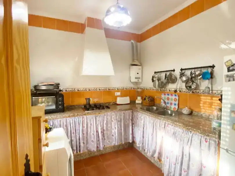 Cuina de Pis en venda en Castilblanco de los Arroyos amb Aire condicionat i Jardí privat
