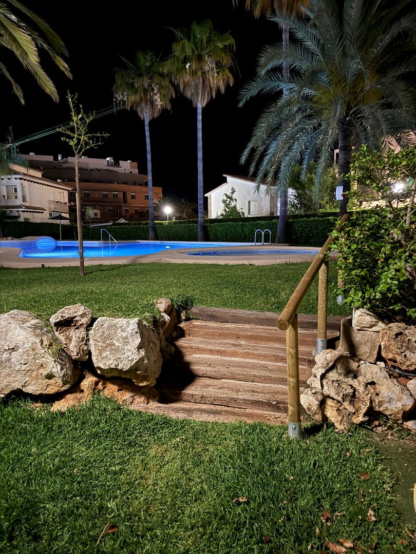 Piscina de Casa adosada en venda en Dénia amb Aire condicionat, Calefacció i Jardí privat