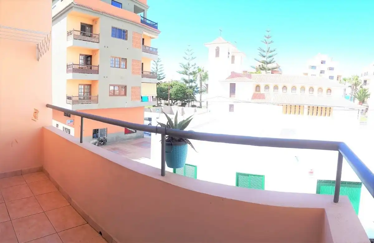 Vista exterior de Piso de alquiler en Arona con Amueblado y Balcón