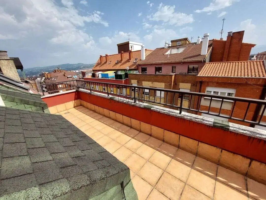 Terrassa de Àtic en venda en Oviedo  amb Calefacció