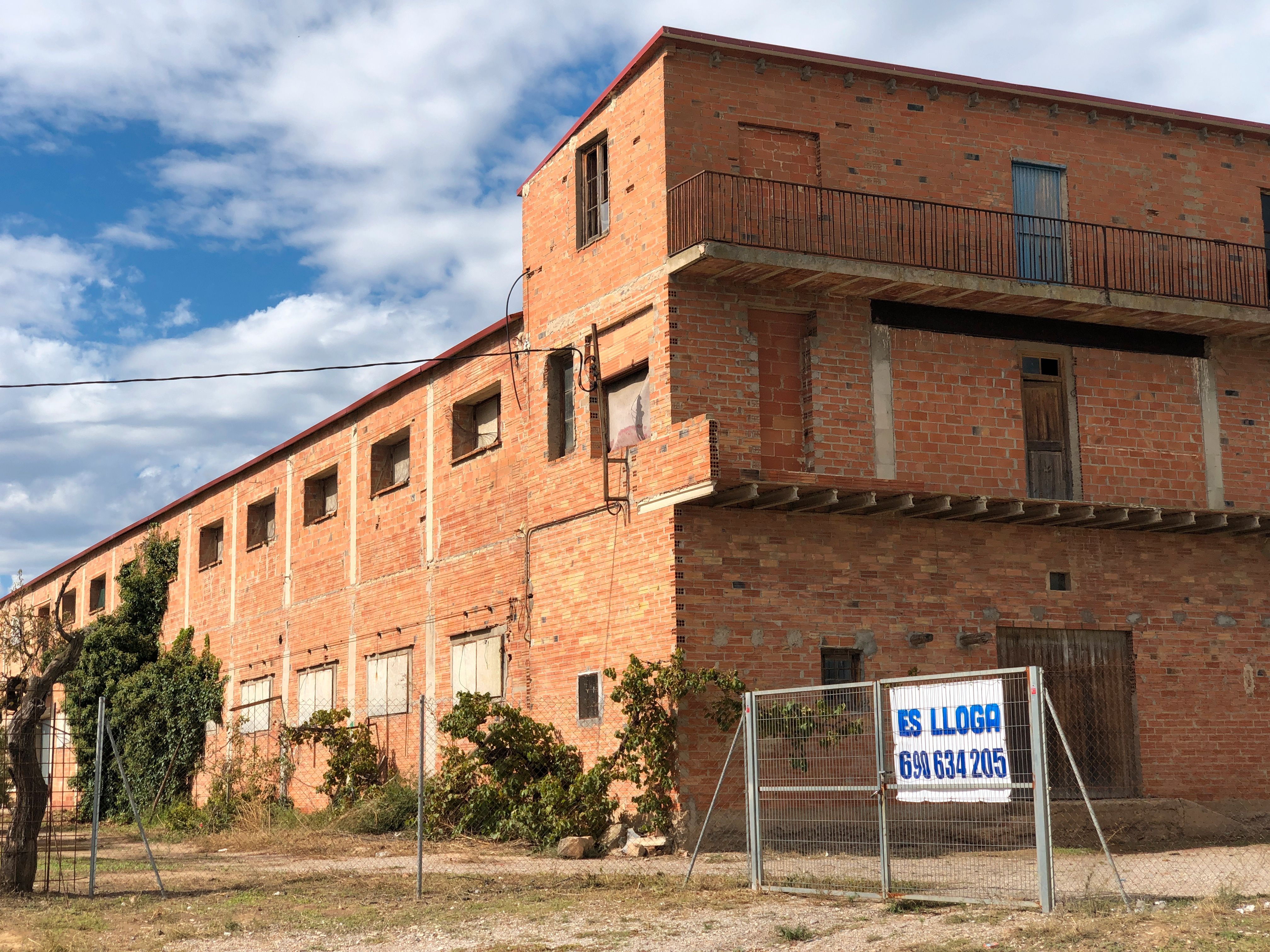 Industrial buildings to rent in Miralcamp