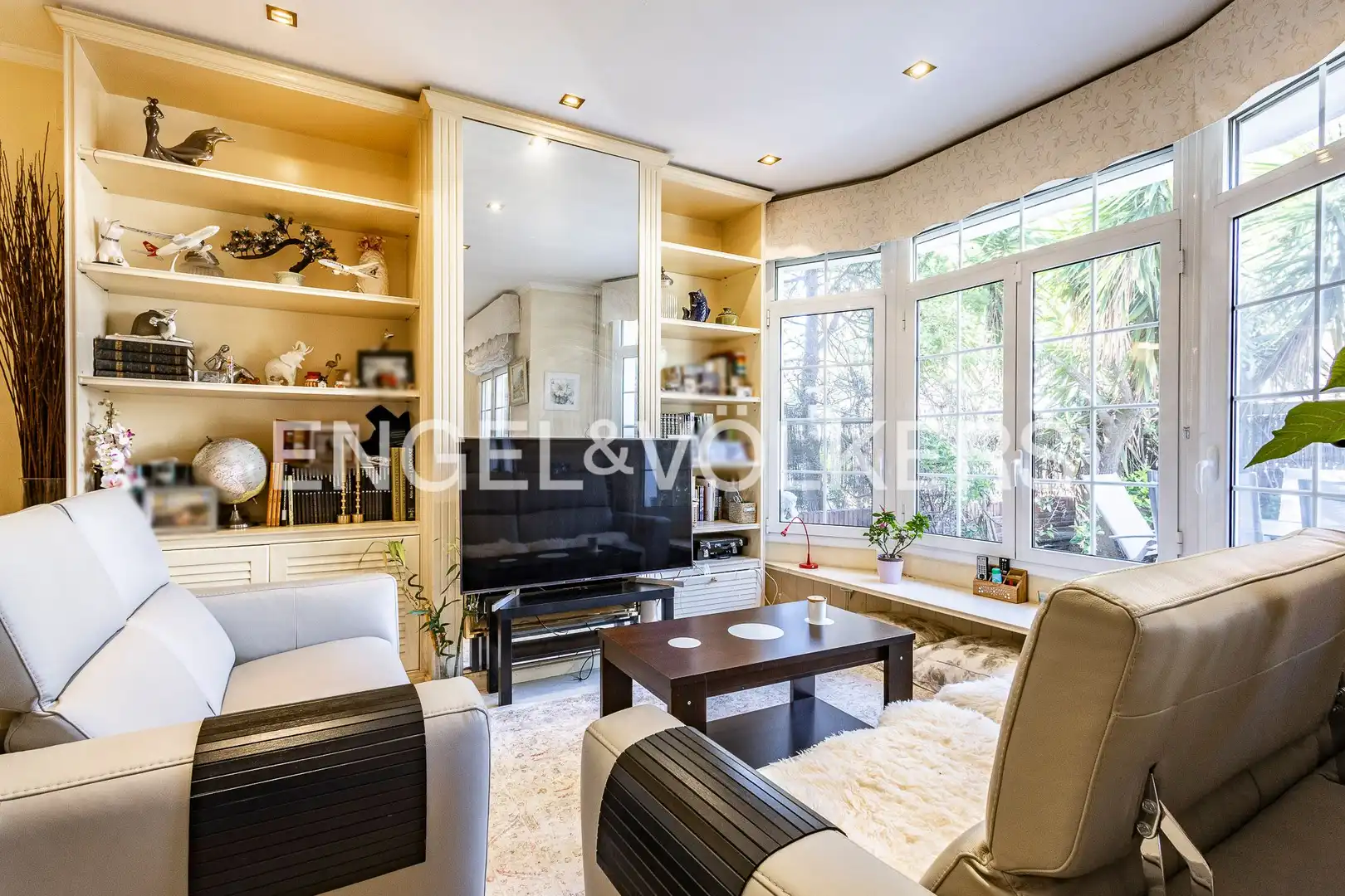 Vista exterior de Casa o chalet en venta en Esplugues de Llobregat con Aire acondicionado, Calefacción y Jardín privado