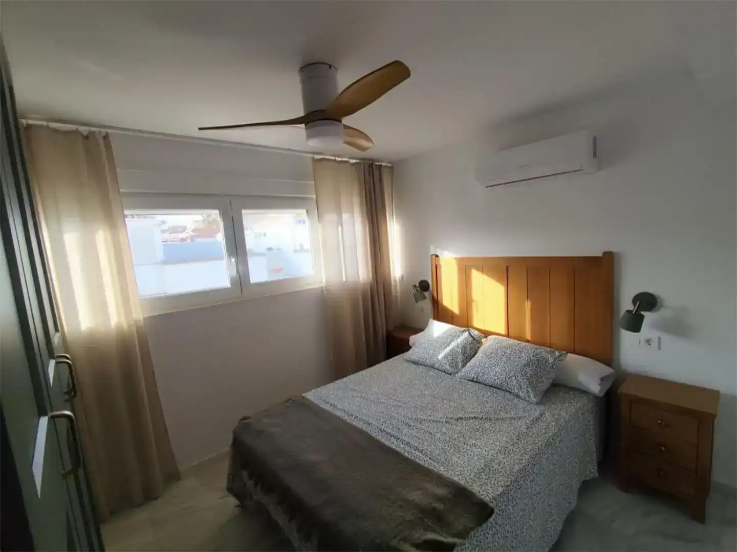 Dormitori de Dúplex de lloguer en Torrox amb Aire condicionat, Piscina i Moblat