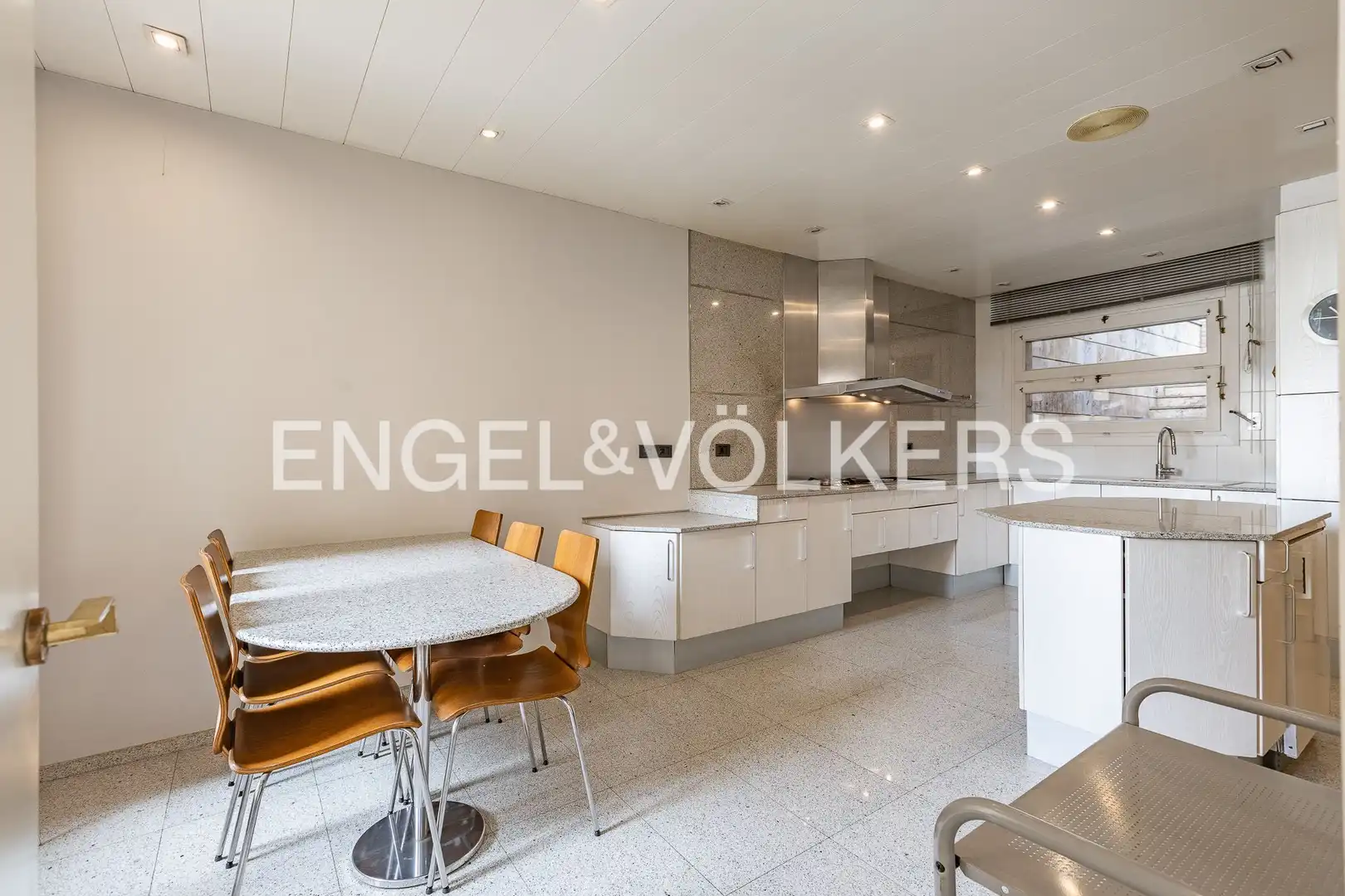 Cocina de Casa o chalet en venta en Sant Cugat del Vallès con Aire acondicionado, Calefacción y Jardín privado