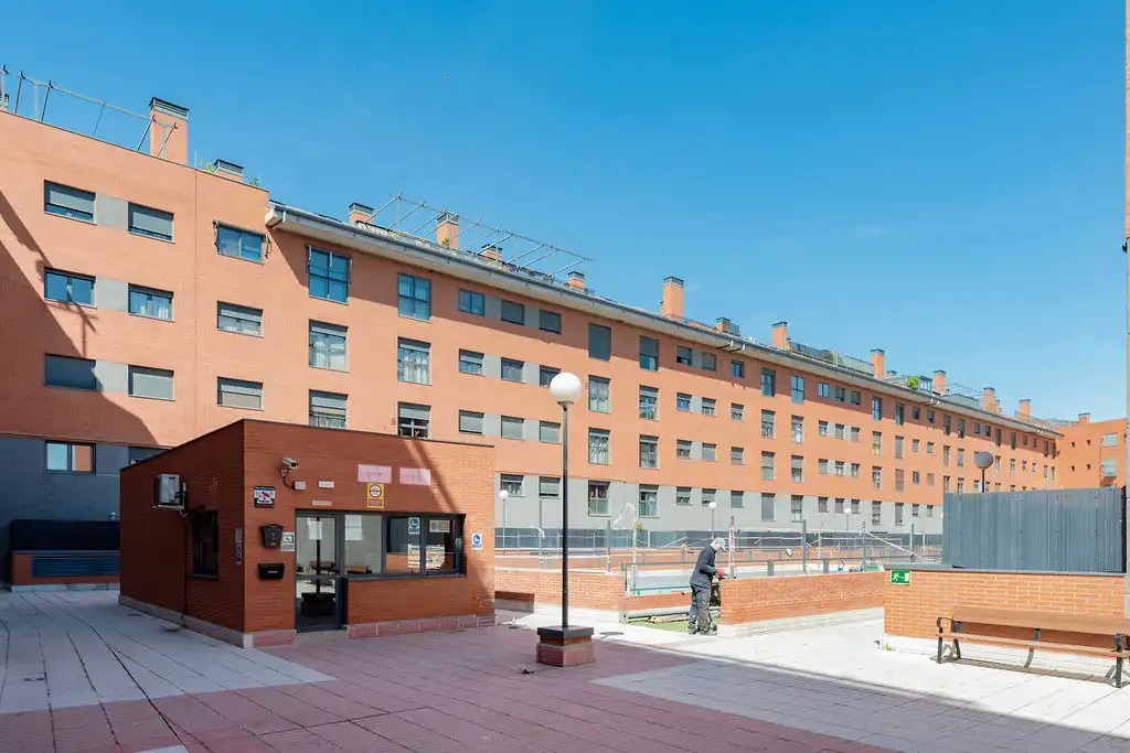 Vista exterior de Piso en venta en Pinto con Trastero y Piscina