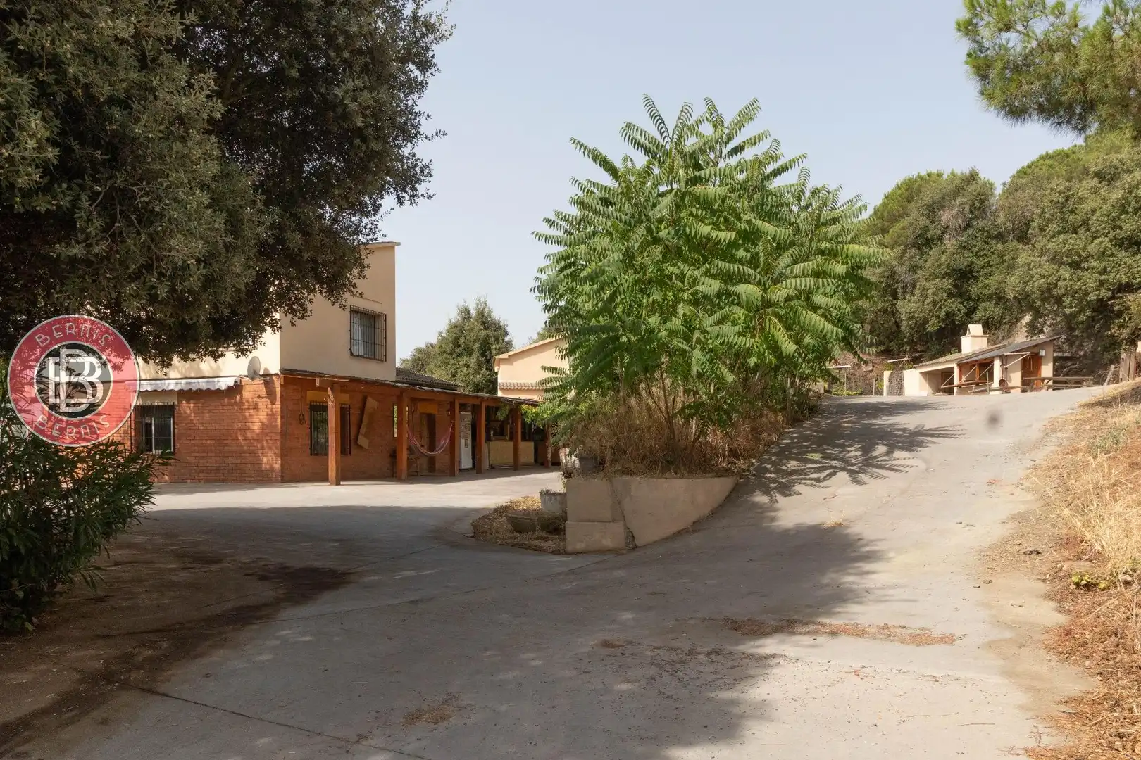 Vista exterior de Finca rústica en venda en Els Hostalets de Pierola amb Calefacció, Jardí privat i Parquet