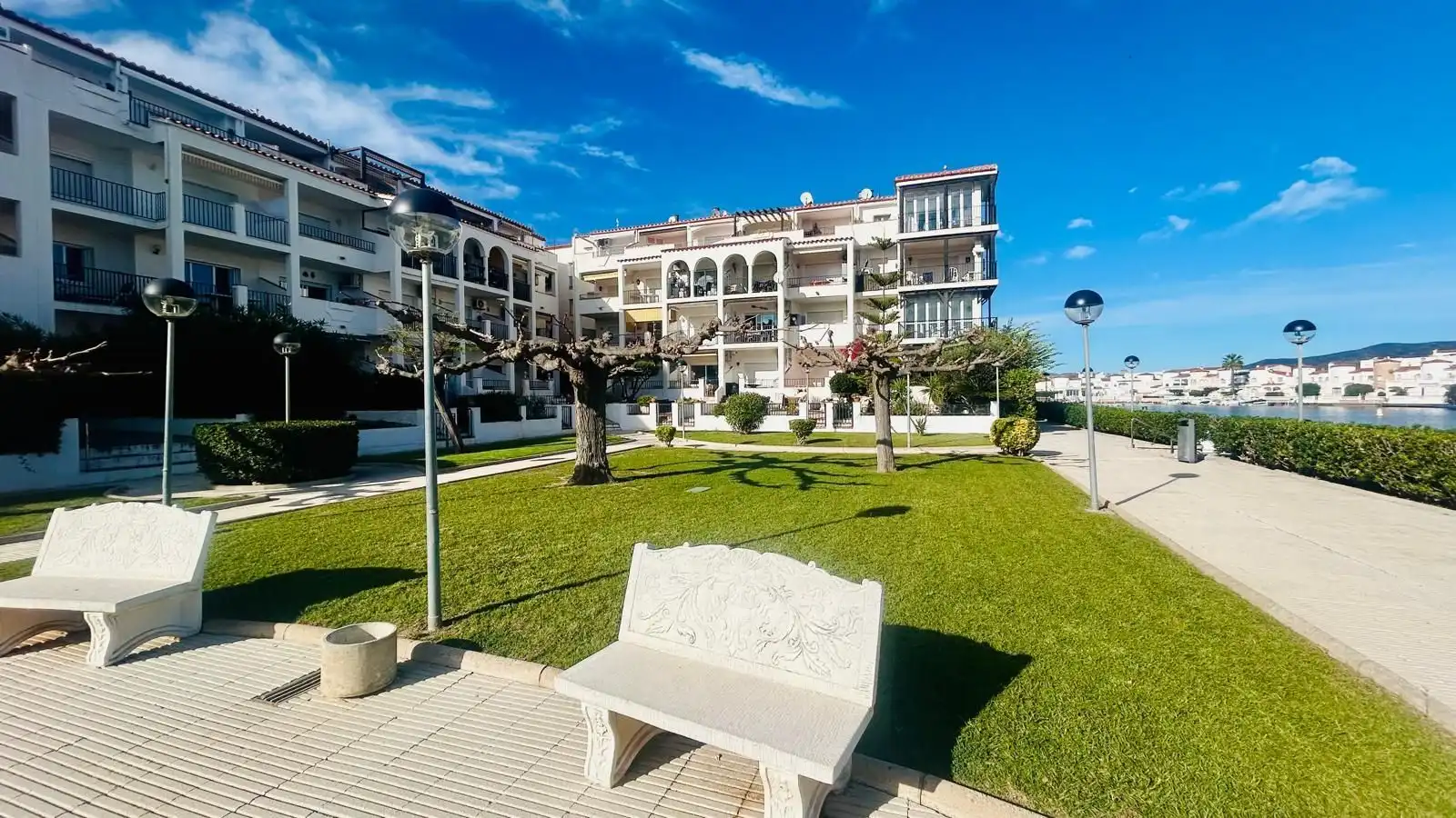 Vista exterior de Apartamento en venta en Empuriabrava con Aire acondicionado, Terraza y Piscina comunitaria